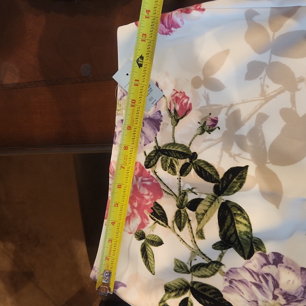 Ann Taylor Factory White Floral Pencil Skirt ♥ - Picture 4 of 7